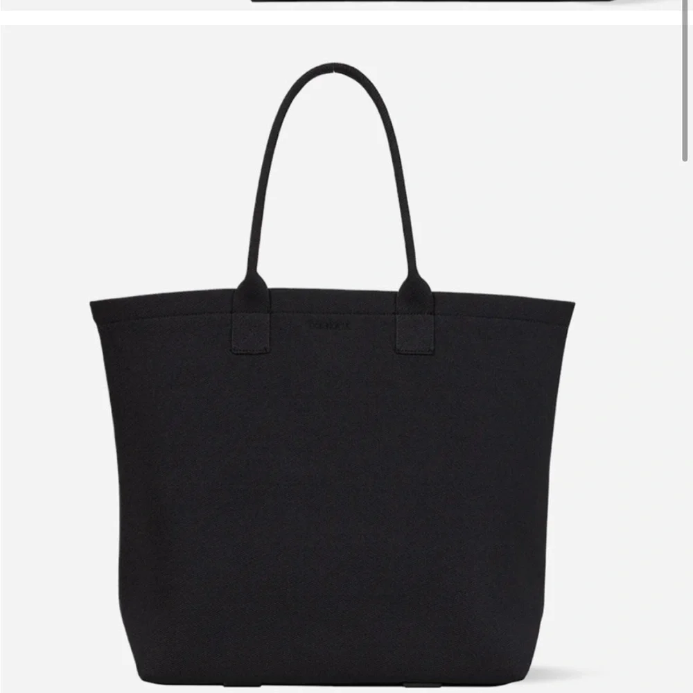 Corkcicle Black Tote Bag with Cooler Lunch Box and Mesh Laundry Bag - Picture 4 of 5